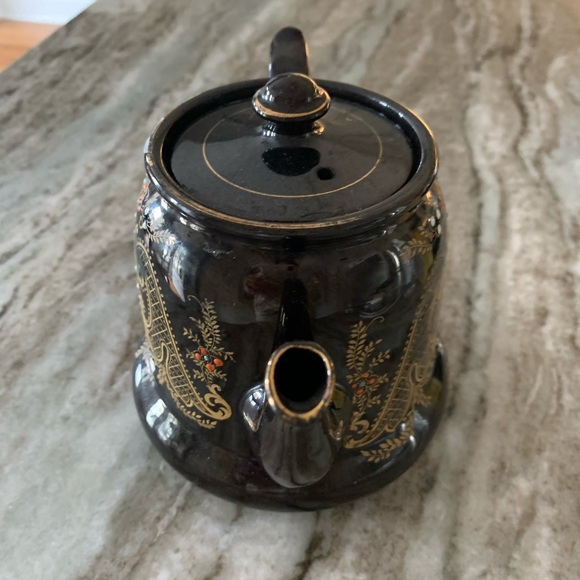 Vintage Tea Pot - Picture 2 of 3